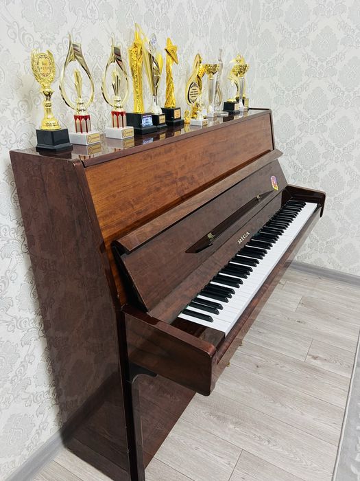 Продам пианино RIGA