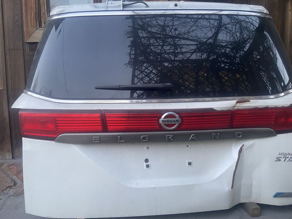 Задняя дверь багажника