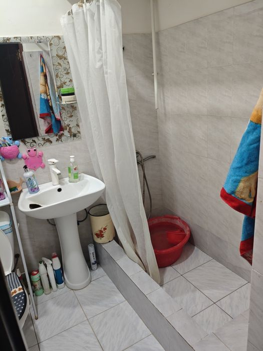 Qarshi shahar uy sotiladi - 1 xona 2 xona qilingan - Bezmakler