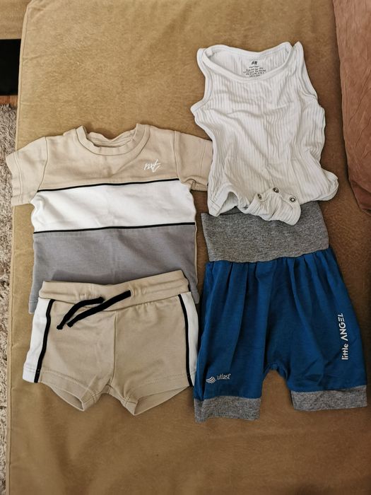 Продавам детски (бебешки) дрешки.