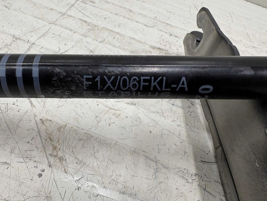 Панта с пиропатрон преден капак БМВ Ф10 Ф11 Ф06 Ф12 Ф13 Ф01 Ф02 Z4 Е89