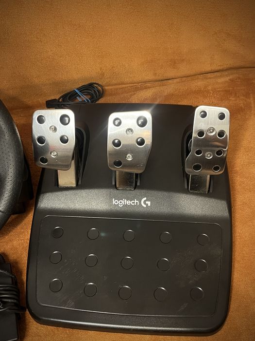 Negociabil Volan de Gaming Logitech G920 cu pedale si schimbator in stare excelenta, pret negociabil