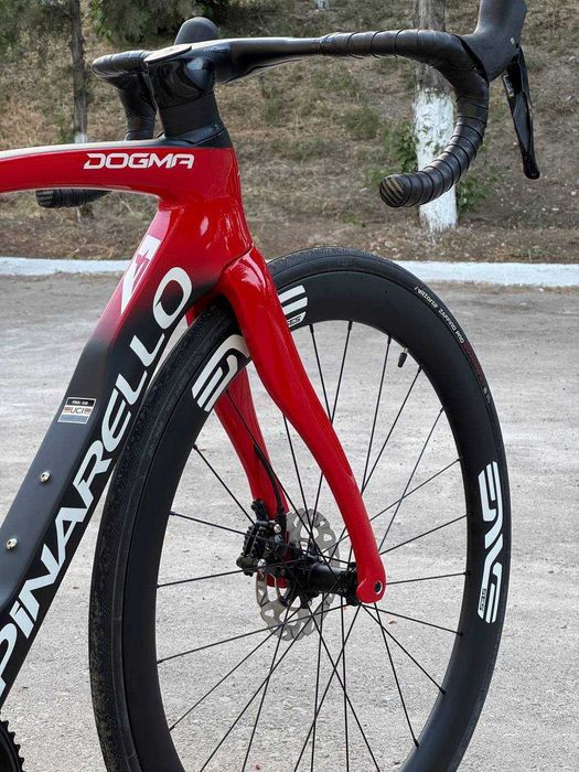 Pinarello dogma f14 полностью карбоновый велосипед