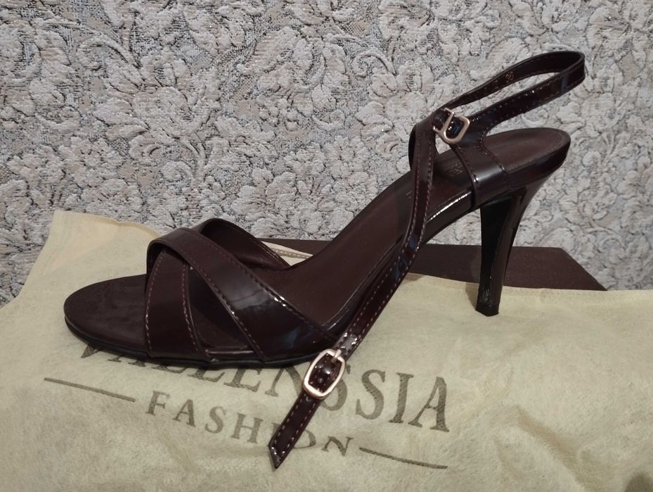 Босоножки женские