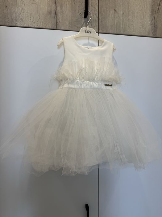 Бяла рокля с тюл 92 размер