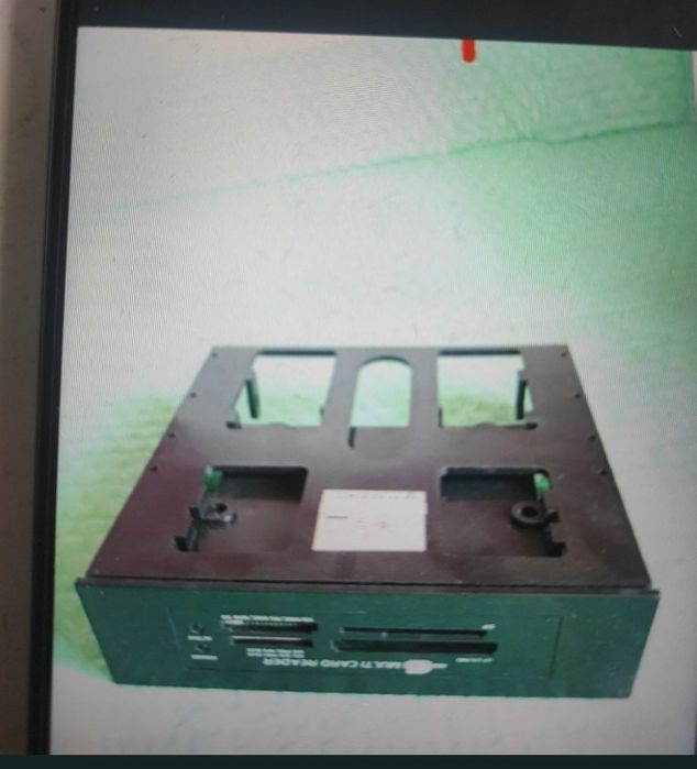 Multicard Reader, citește mai multe tipuri de carduri