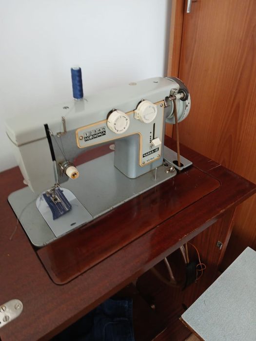 Швейная машинка Чайка