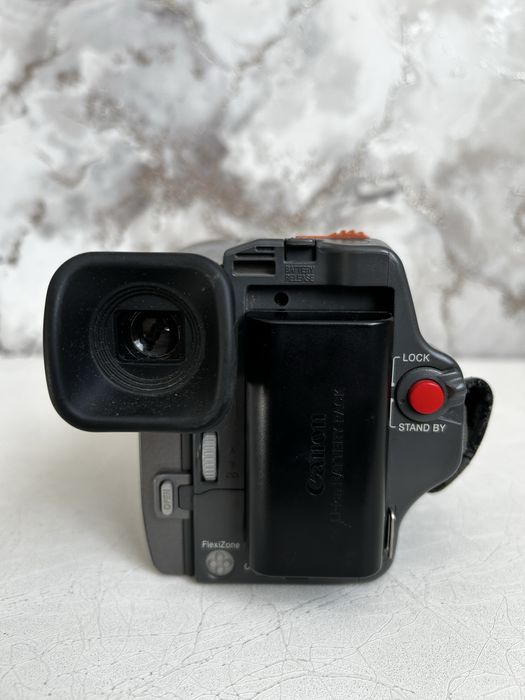 Canon V500 8mm Video Camcorder