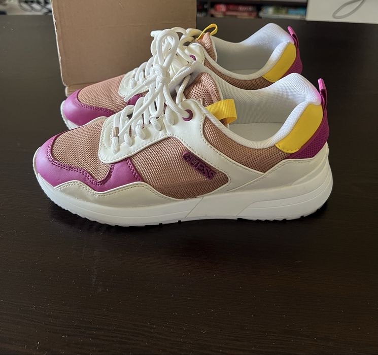 Обувки/кецове Guess