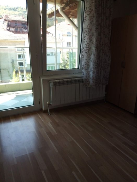 Дава се под наем Тристаен апартамент в Шумен, 2-ри корпус - 50 кв.м за 102 € - Снимка #1