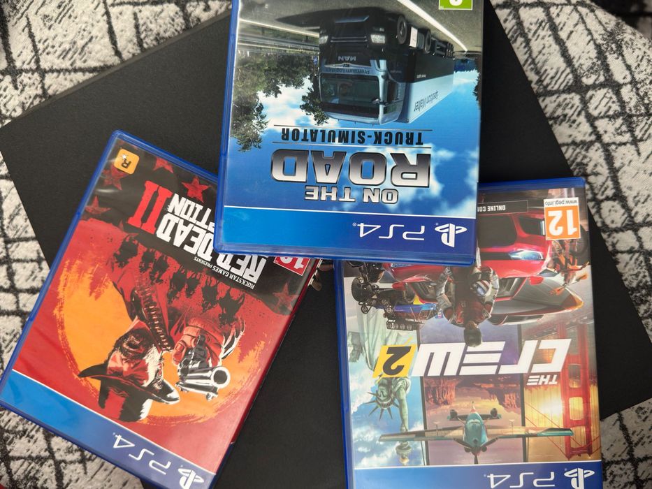 Продавам PlayStation 4PRO + един джойстик