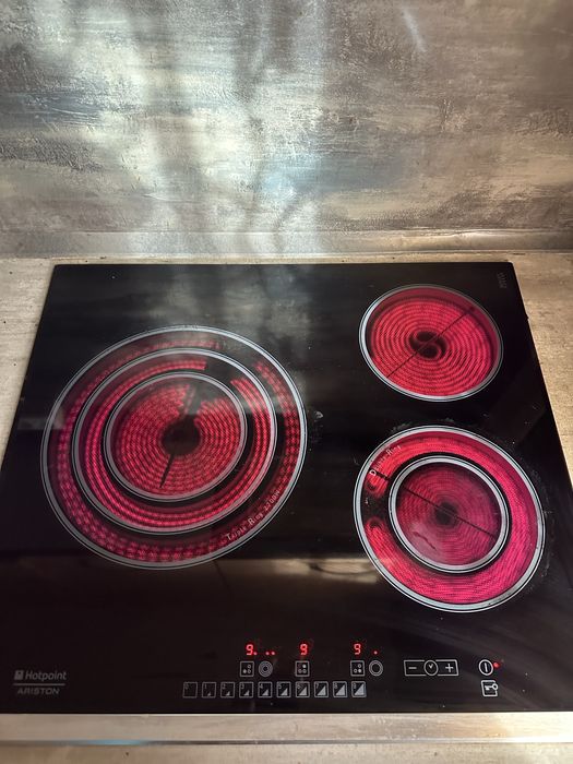 Стъклокерамичен плот Hotpoint Ariston 60см | SCHOTT CERAN | Отличен