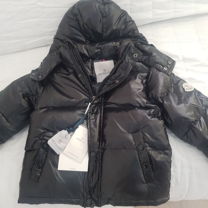 Geaca M o n c l e r,  3(4) ani, cu puf de gasca