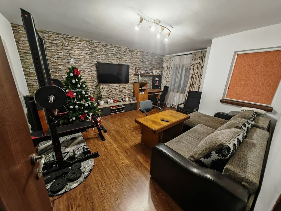 Închiriez apartament 3 camere cartier 1 Mai