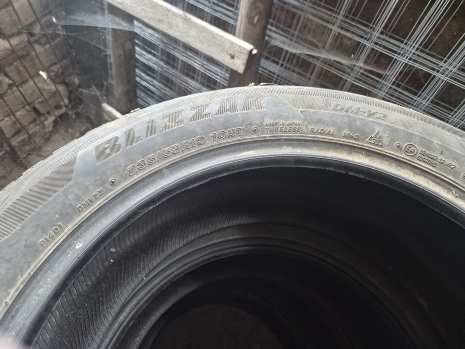 Продавам зимни гуми Bridgestone Blizzak DM -V2  235/55R19 105T