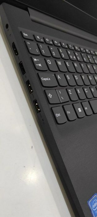 Lenova V15  studentlar uchun qulay narx.