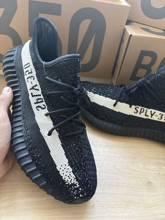 Yeezy 350 V2 Black/White