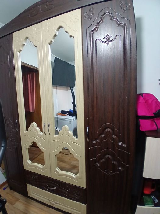 Продаю шкаф и компьютерный стол