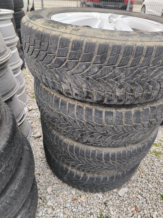 Гуми за Хонда ЦРВ