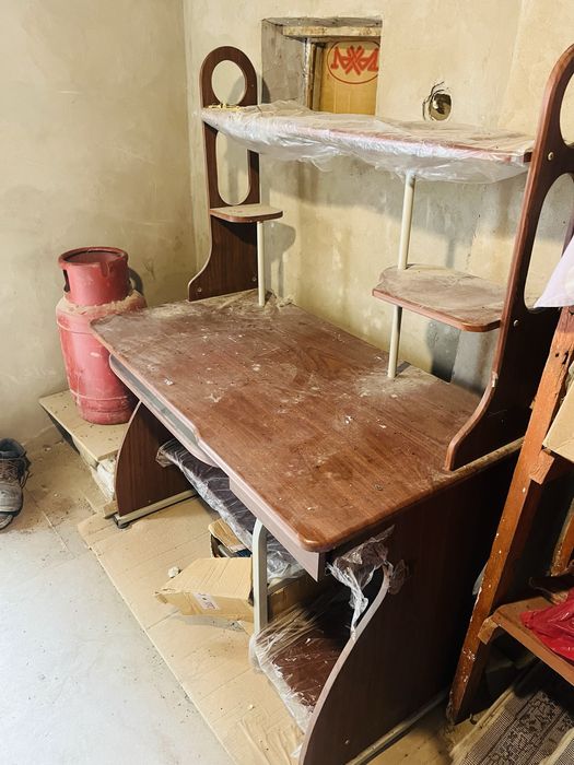 Компьютерный стол (письменный стол)