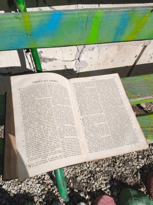 Biblie românească și veche de 150 de ani