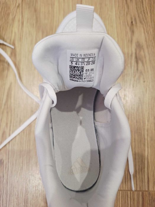Маратонки Адидас бели 37 1/3