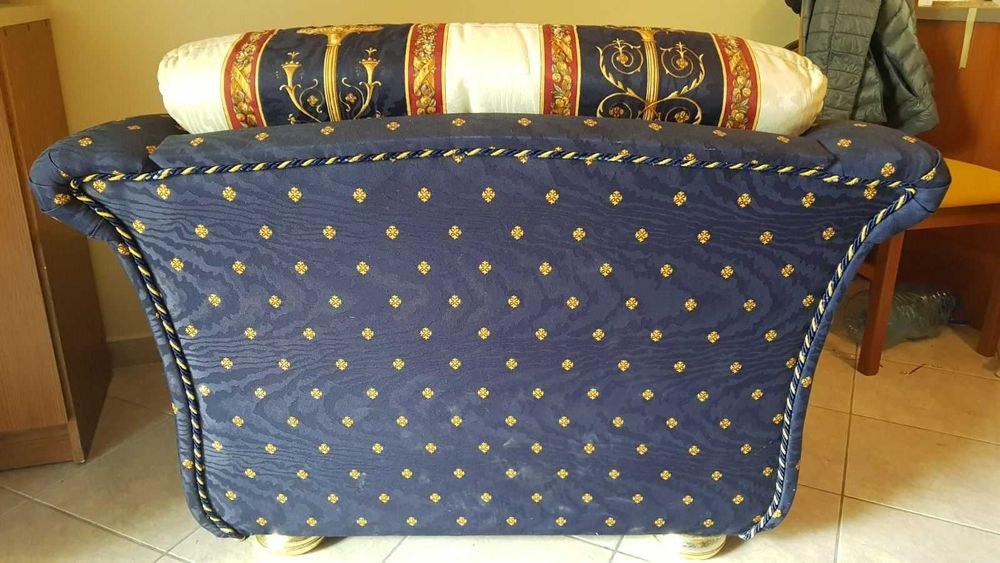 Продавам фотьойл Versace. Стилен ефектен и много удобен.