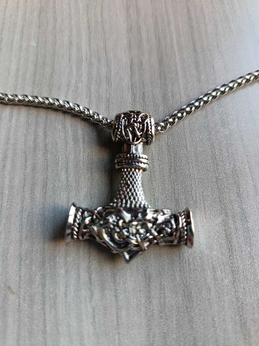 Медальон Чукът на Тор енергиен амулет и талисман