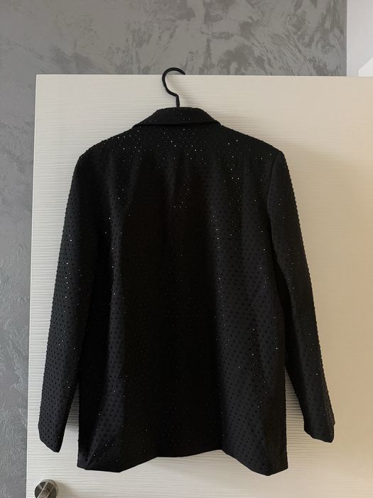 Черно сако с камъчета