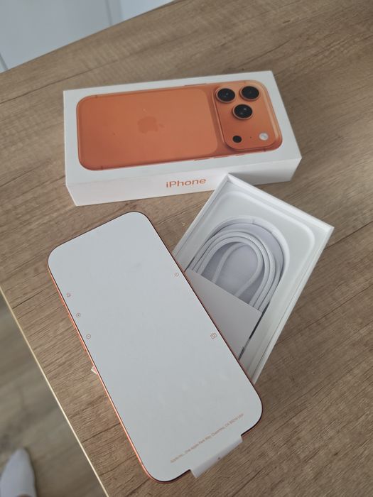 Vand Iphone 17 Pro, NOU