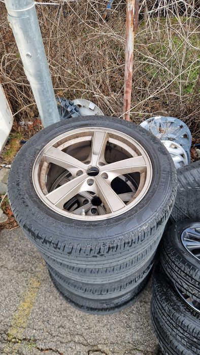 Продавам гуми автомобилно