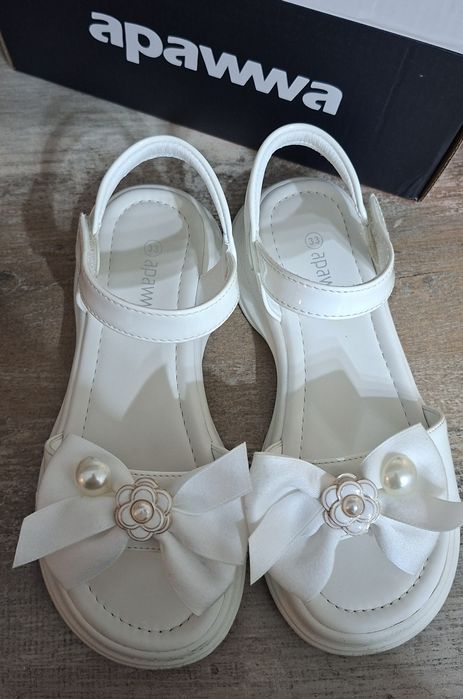 Страхотни бели сандали