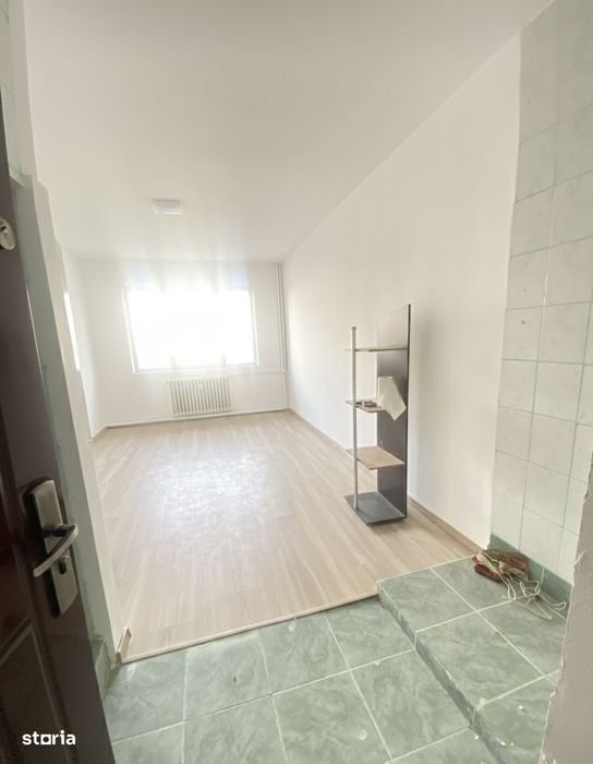 Cameră de cămin cu baie Nicolina și Baza 3