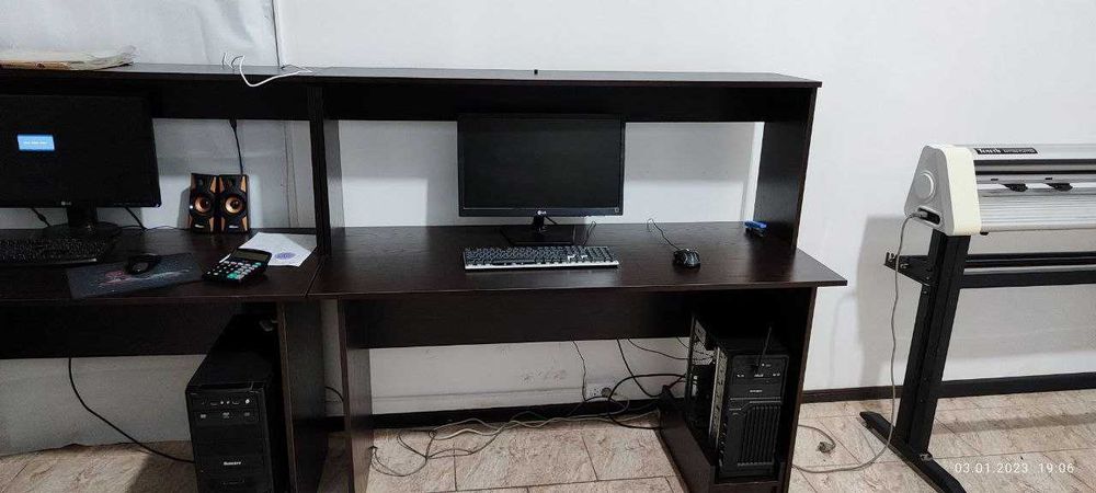 Ofisnoy mebellar sotiladi 2 ta kompyuter stoli bilan