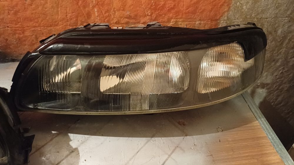 Фарове Volvo S60,V70 ,XC70