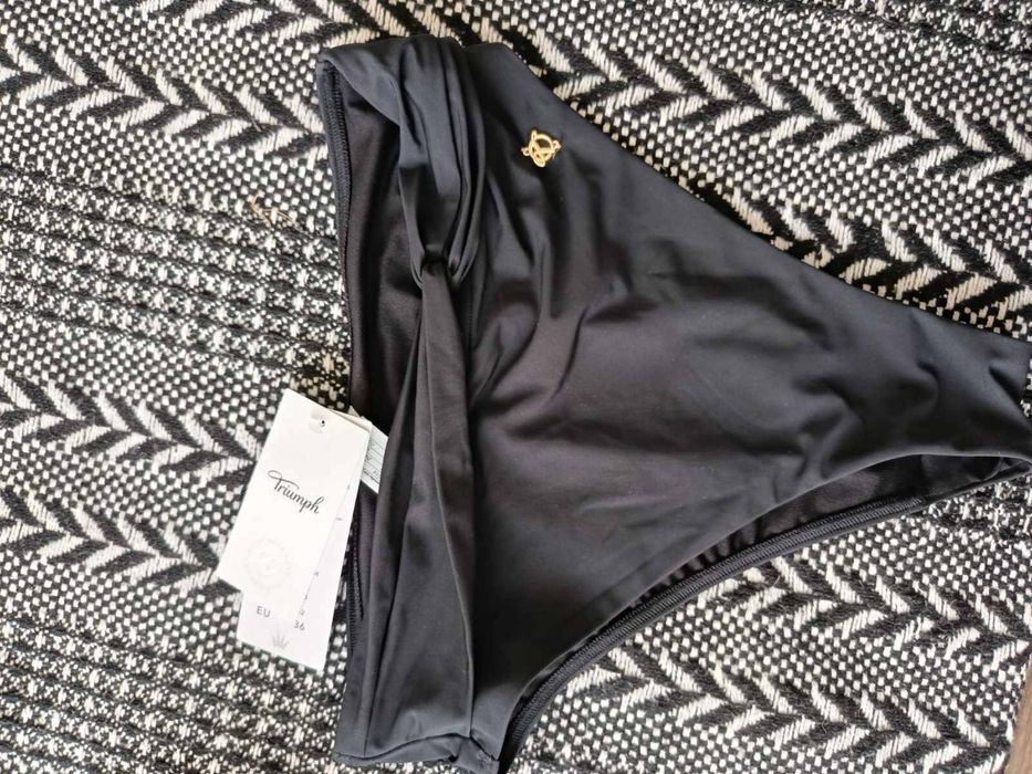 Adidas i triumph бански