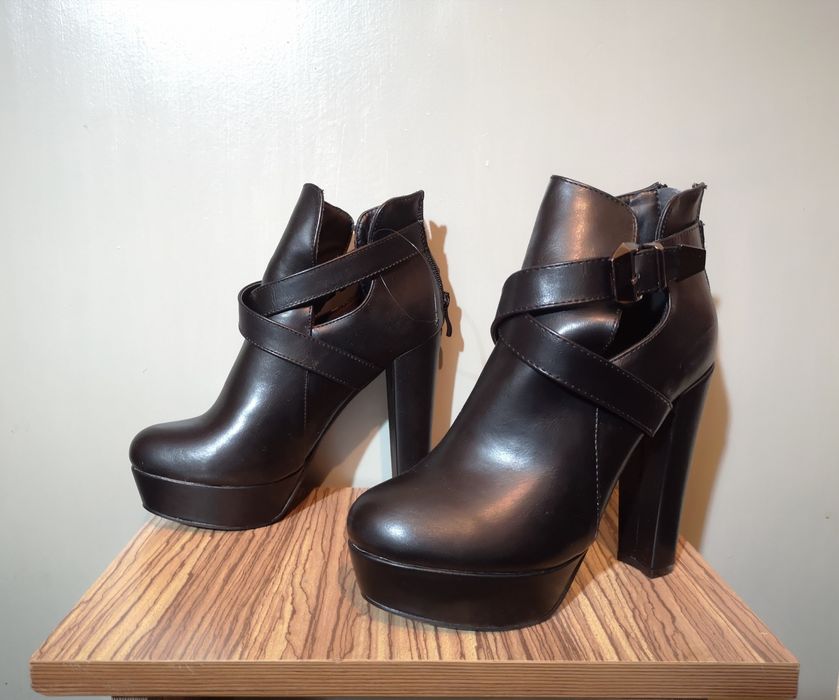 -35% Нови дамски черни боти 37 размер есенни обувки на ток платформа