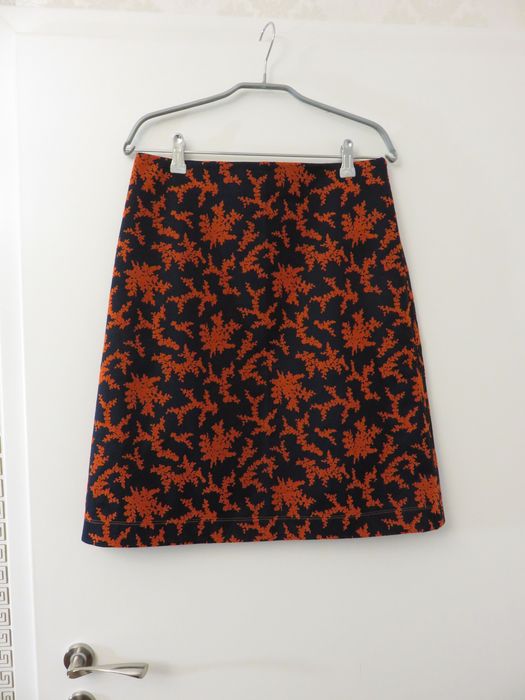 Къса пола Jil Sander, M - L, нова