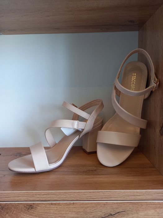 Босоножки бежевые НОВЫЕ