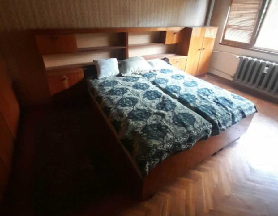 Спалня плюс секция