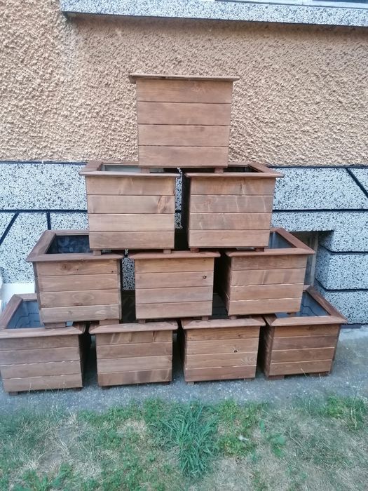 Дървени високи саксии