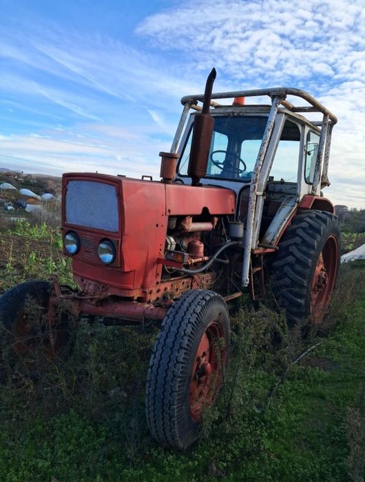 Продавам трактор ЮМЗ