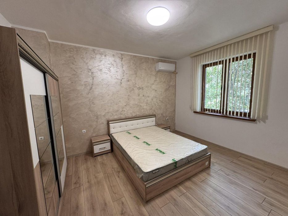 Дава се под наем Тристаен апартамент в Пловдив, Център - 76 кв.м за 612 € - Снимка #2