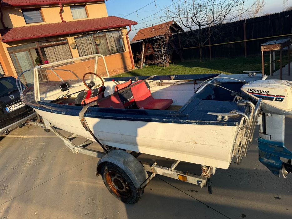 Vând Barca cu motor si peridoc