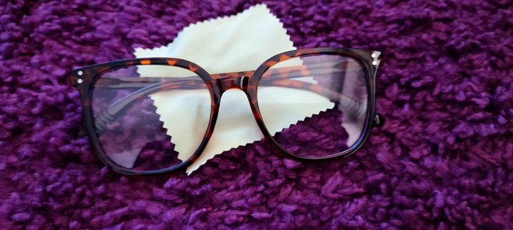 Очила без диоптър