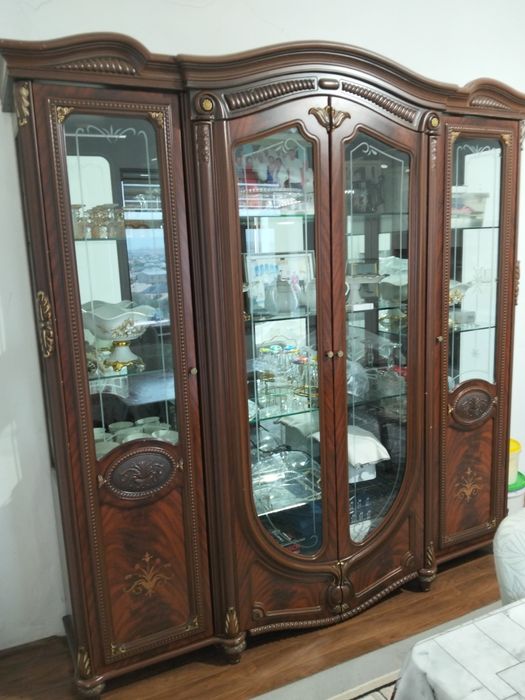 Гостинная гарнитур для посуды и комод