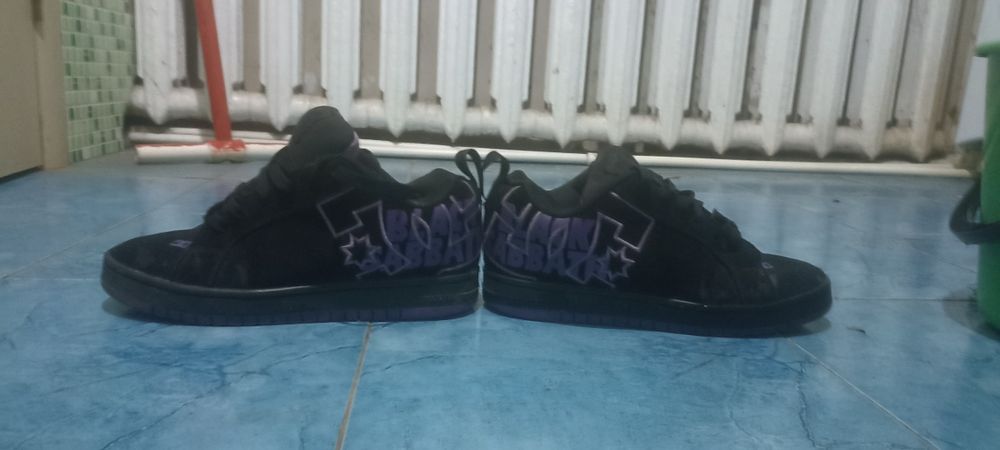 Продам кроссовки DC shoes