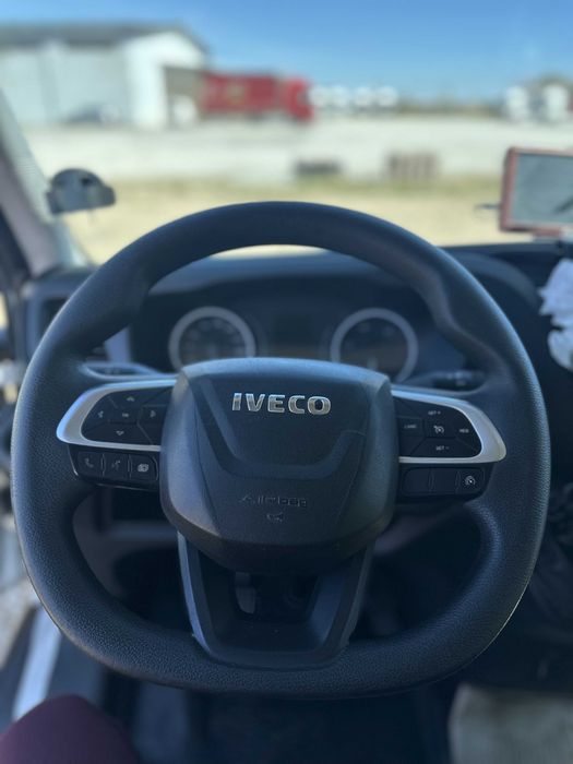 Autoutilitara IVECO 3.5 tone cu prelata
