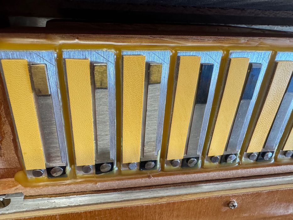 Acordeon Serenelli cu 2 scaune în cassotto, muzica veche Antonelli pentru sistem Midi