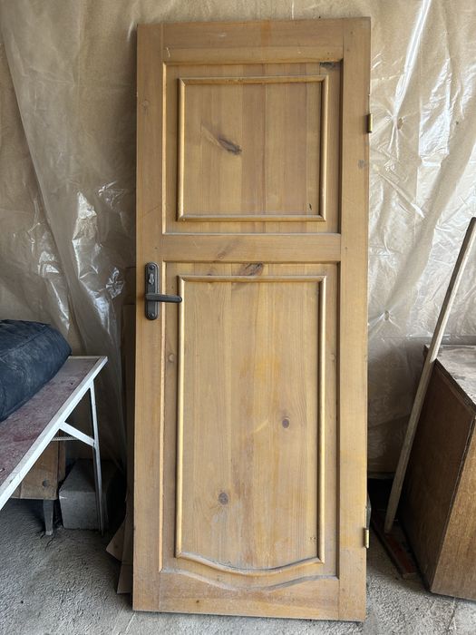 Дверь деревянная
